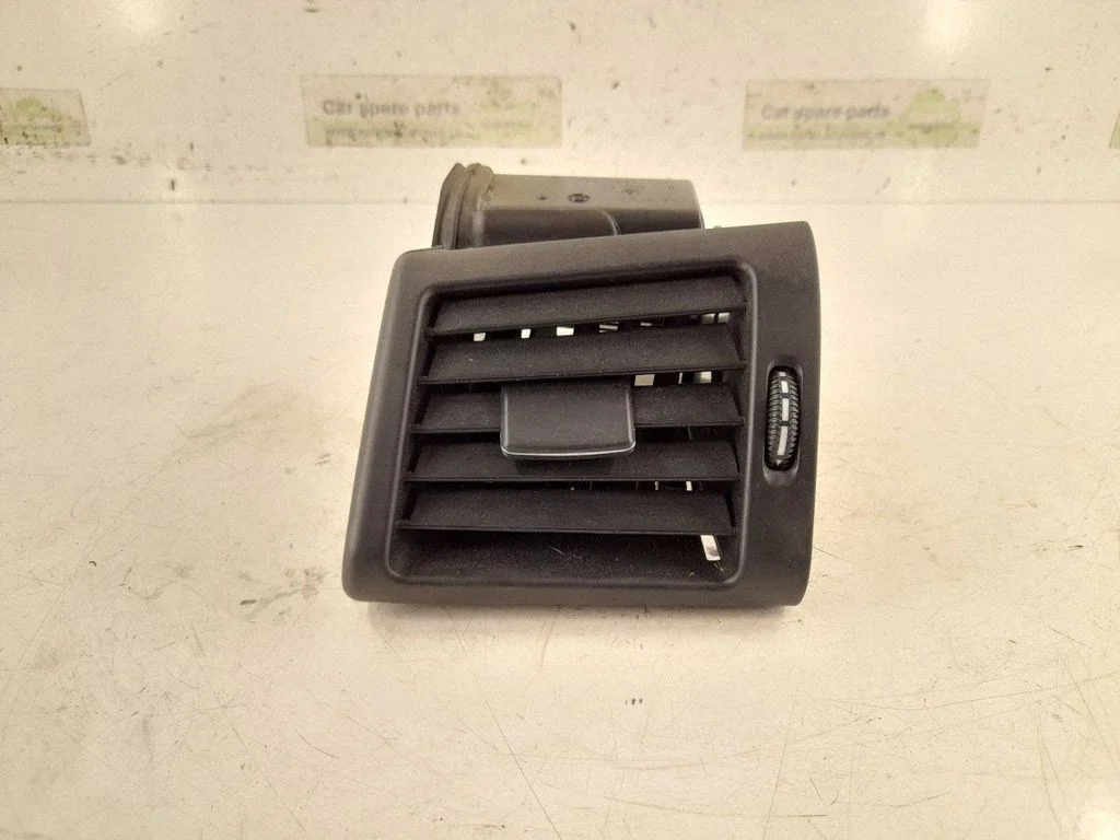 Armatuurlaua külje õhutusresti kate 2518300154 – Mercedes-Benz R-klass W251 (2005-2013)