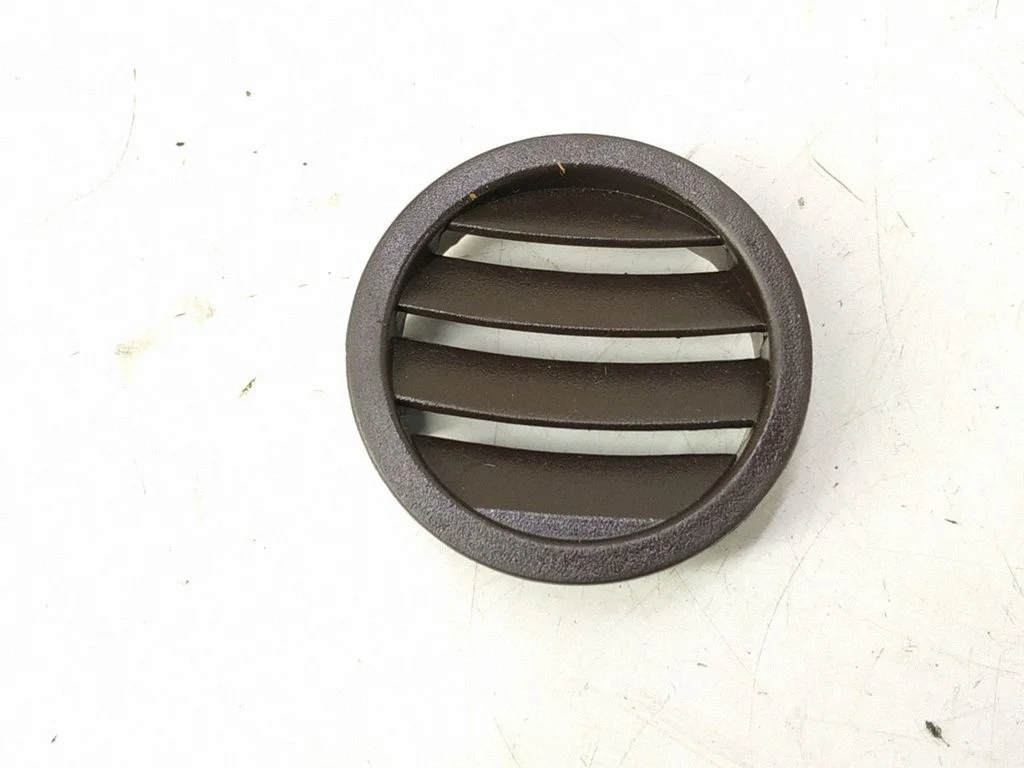 Dashboard side air vent grill/cover trim – front right
