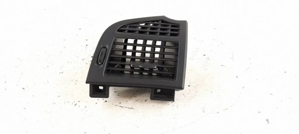 Dashboard side air vent grill/cover trim – front right