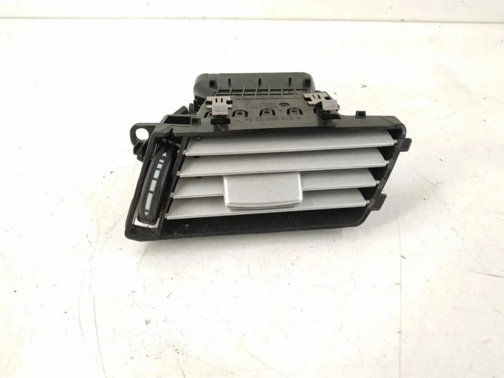 Dashboard side air vent grill/cover trim – front right