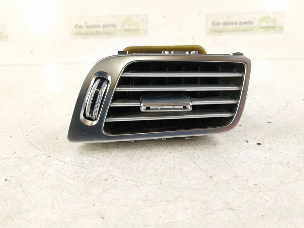 Dashboard side air vent grill/cover trim – front right
