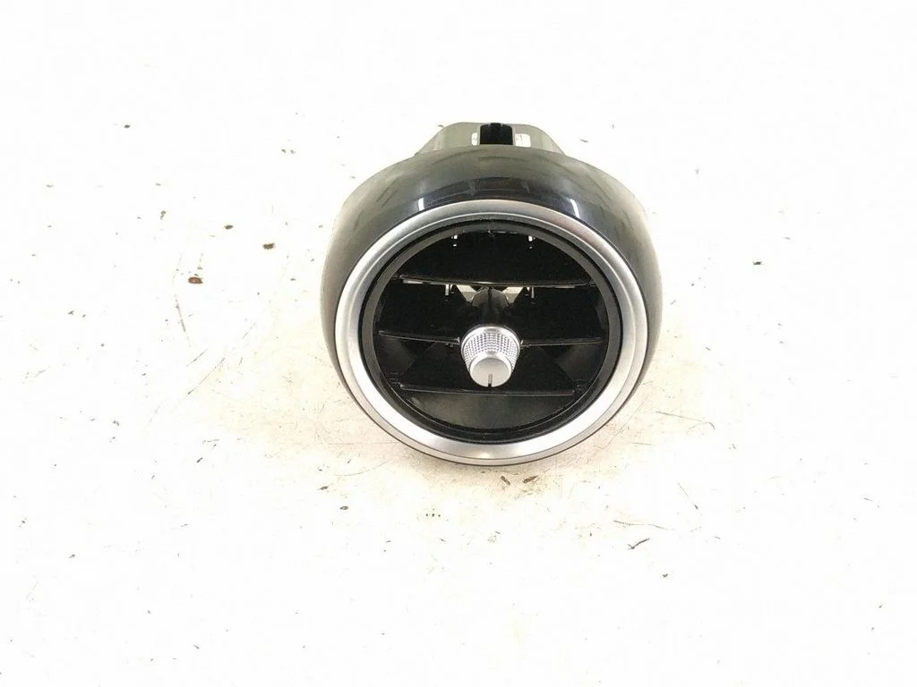 Dashboard side air vent grill/cover trim – front right