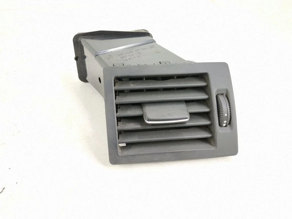 Dashboard side air vent grill/cover trim – front right