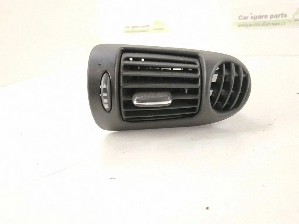 Dashboard side air vent grill/cover trim – front right