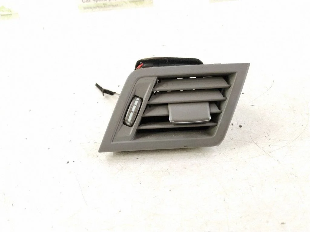 Dashboard side air vent grill/cover trim – front right