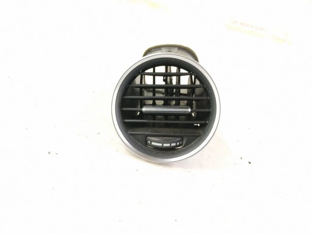 Dashboard side air vent grill/cover trim – front left