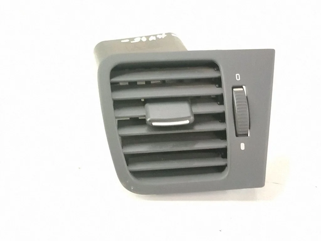 Dashboard side air vent grill/cover trim – front right