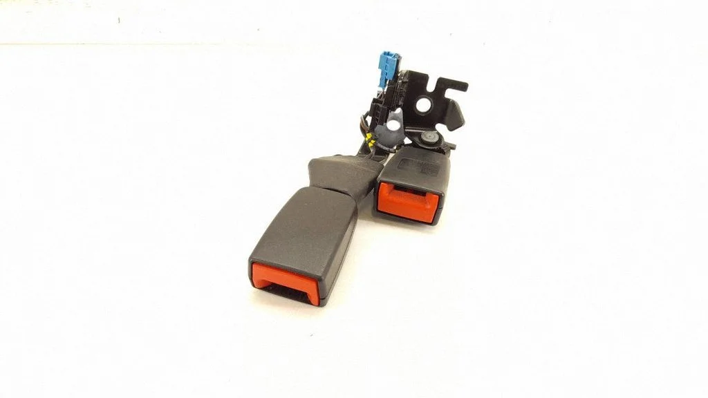 Rear seatbelt buckle – rear right