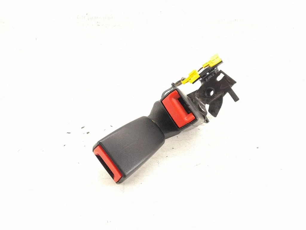 Rear seatbelt buckle – rear right