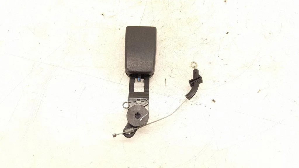 Rear seatbelt buckle – rear right