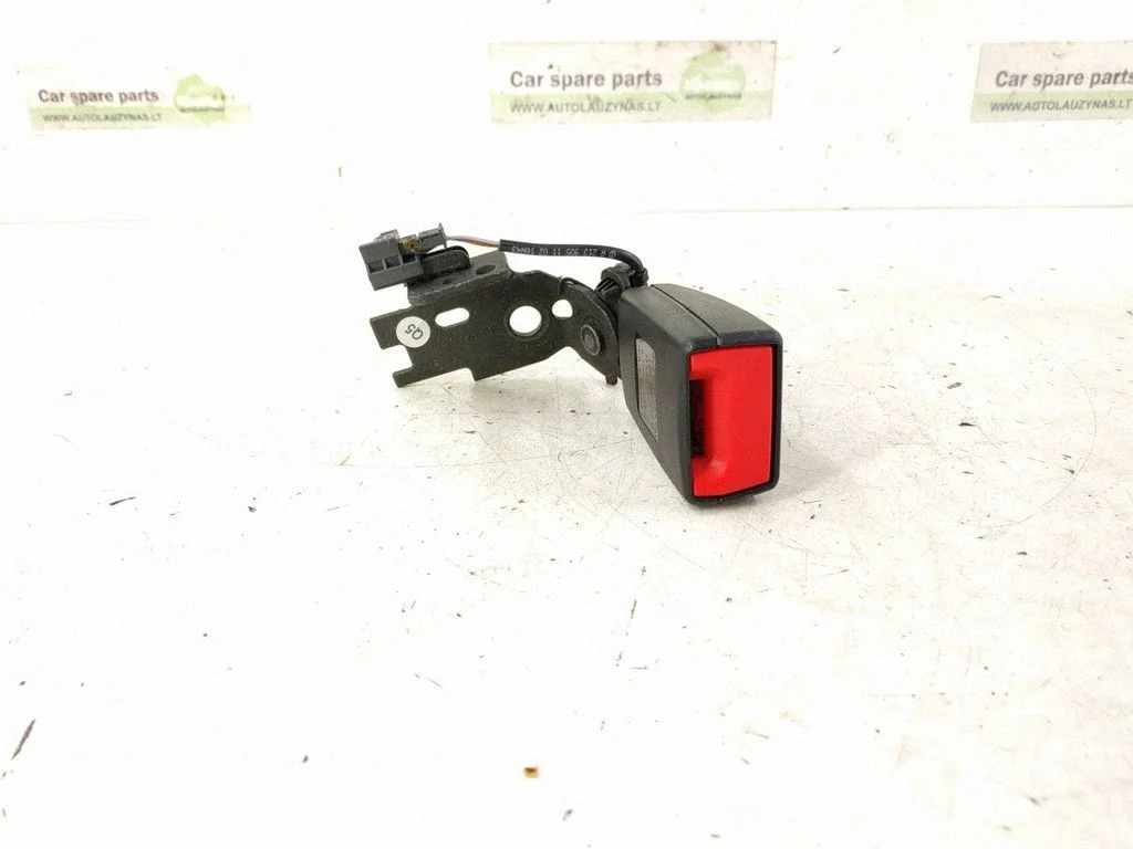 Rear seatbelt buckle – rear left