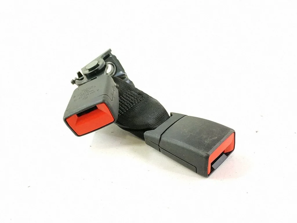Middle seatbelt buckle (rear) – centre
