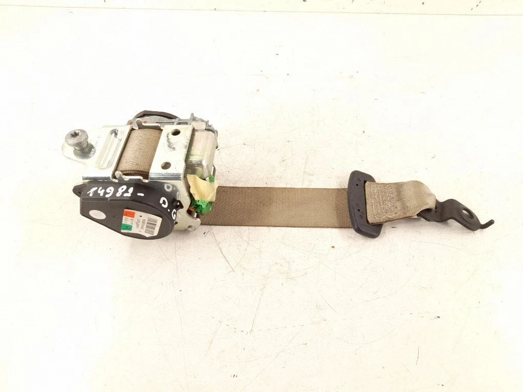 Rear seatbelt – rear right