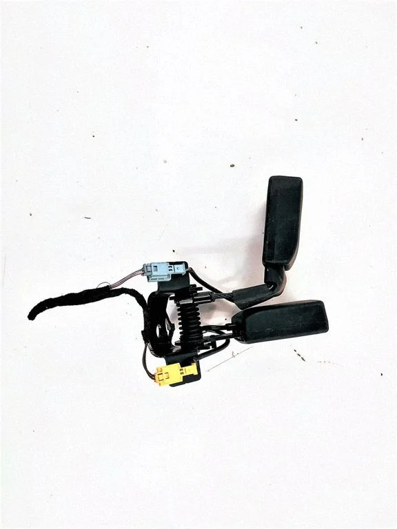 Middle seatbelt buckle (rear) 2468601069