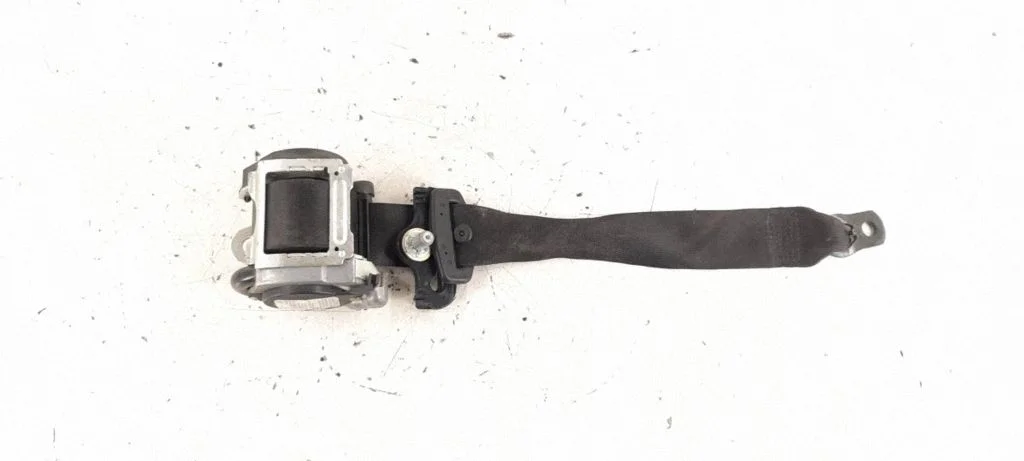 Tagumine turvavöö – tagumine vasak