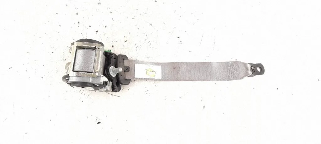 Tagumine turvavöö – tagumine parem