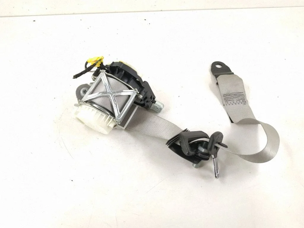 Rear seatbelt – rear right
