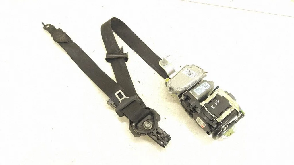 Front seatbelt – front left