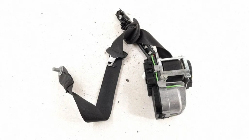 Front seatbelt – front left