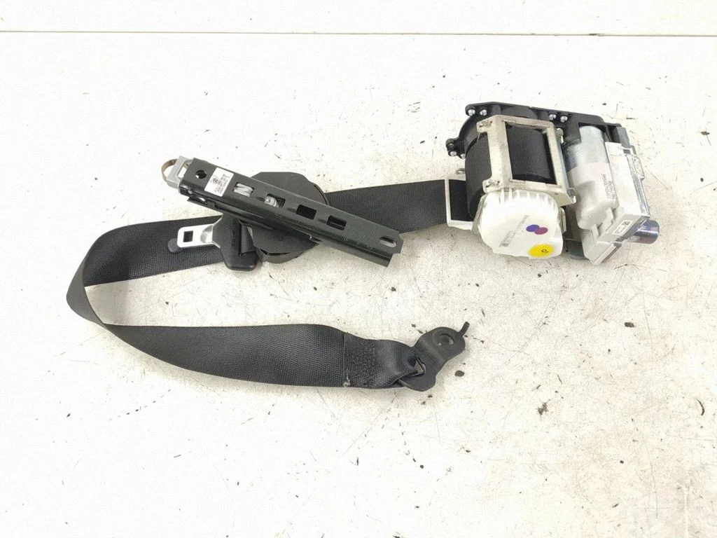 Front seatbelt – front right