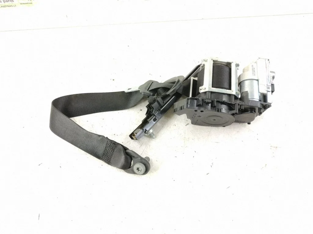 Front seatbelt – front left
