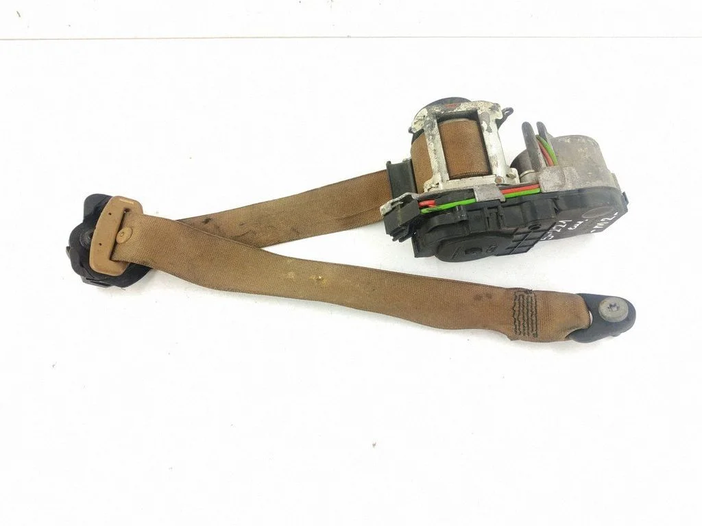 Front seatbelt – front left
