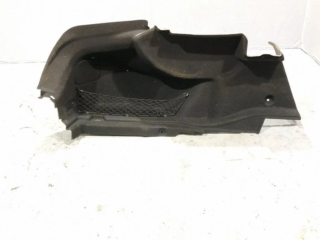 Pagasiruumi külje viimistluspaneel – Mercedes-Benz E-klass W213 (2016-)