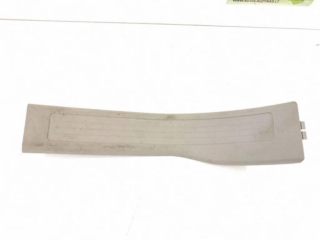 Rear sill trim cover – rear right
