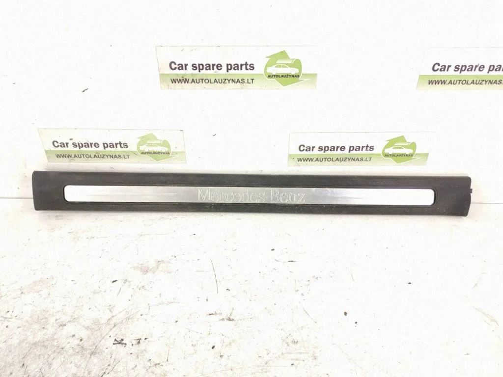Front sill trim cover – front left