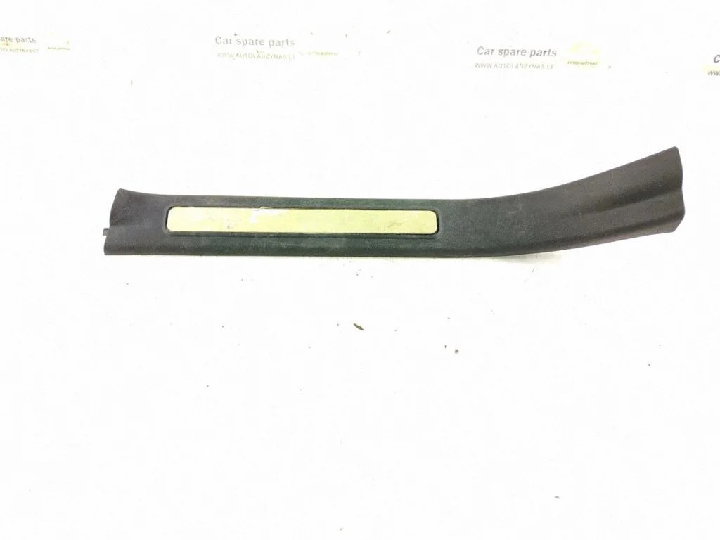 Rear sill trim cover – rear right