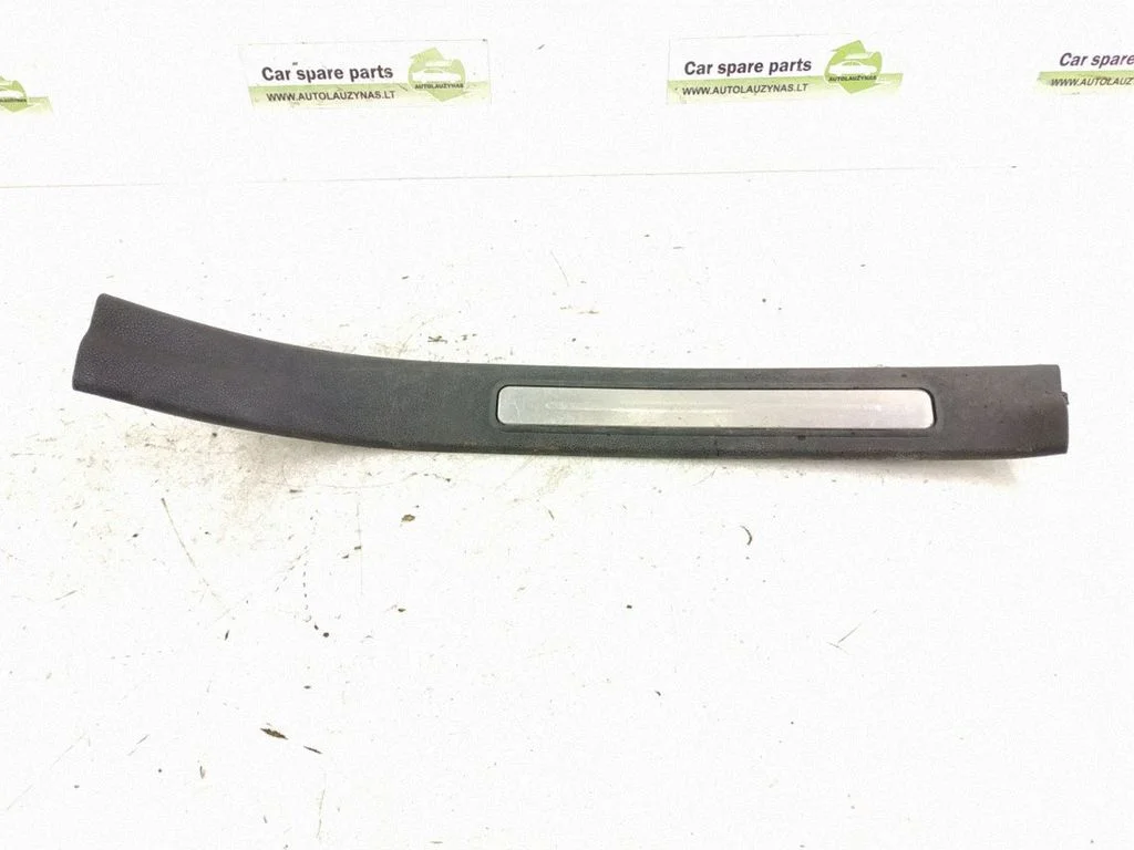 Rear sill trim cover – rear right