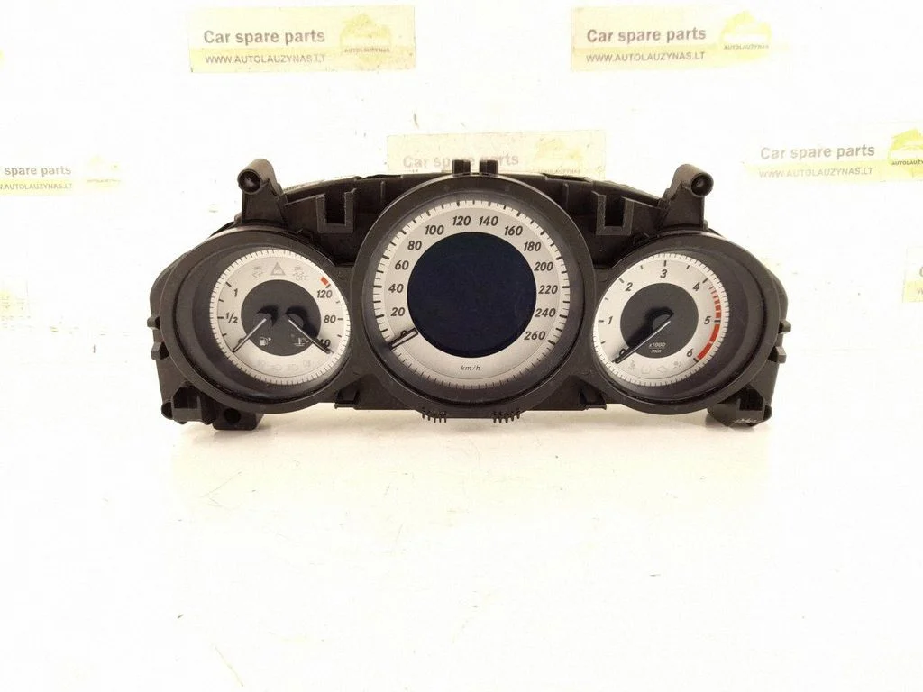 Speedometer (instrument cluster)