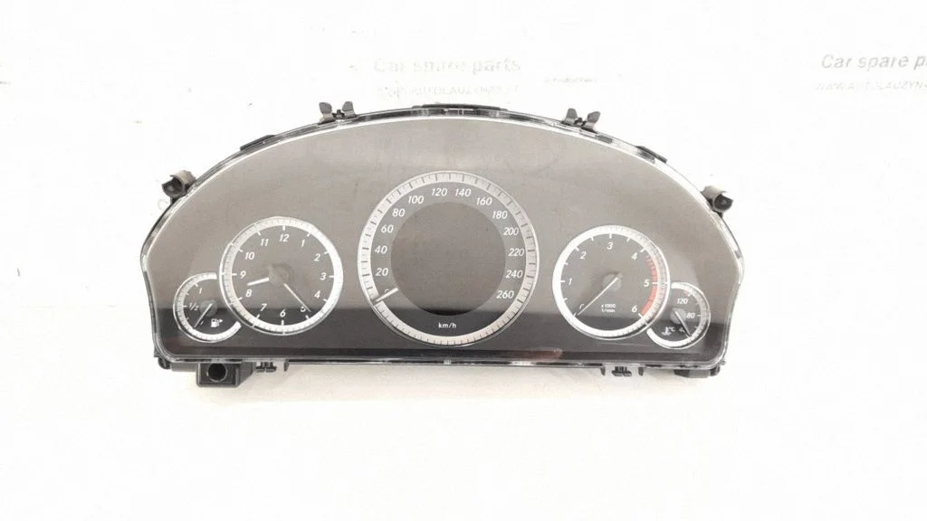 Speedometer (instrument cluster)