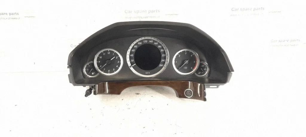 Speedometer (instrument cluster)
