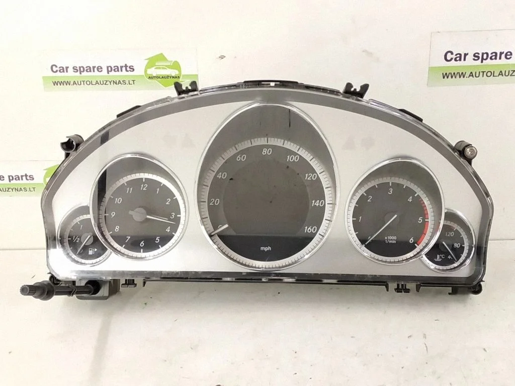 Speedometer (instrument cluster)