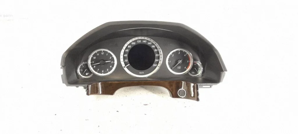 Speedometer (instrument cluster)