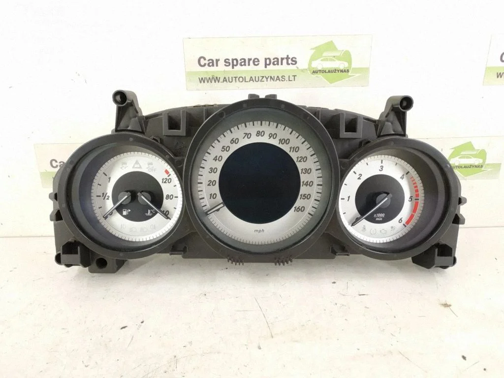 Speedometer (instrument cluster)