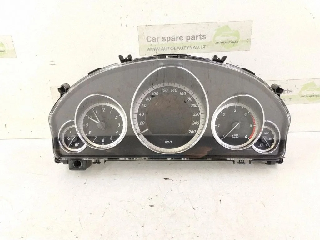 Speedometer (instrument cluster)