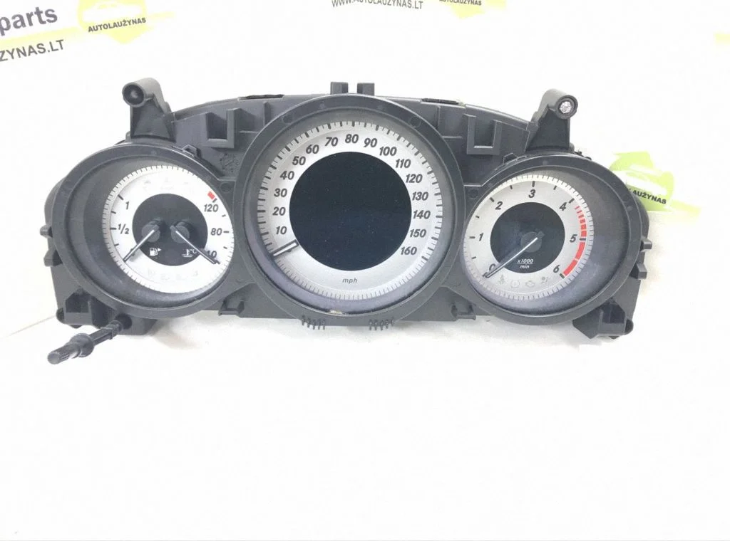Speedometer (instrument cluster)