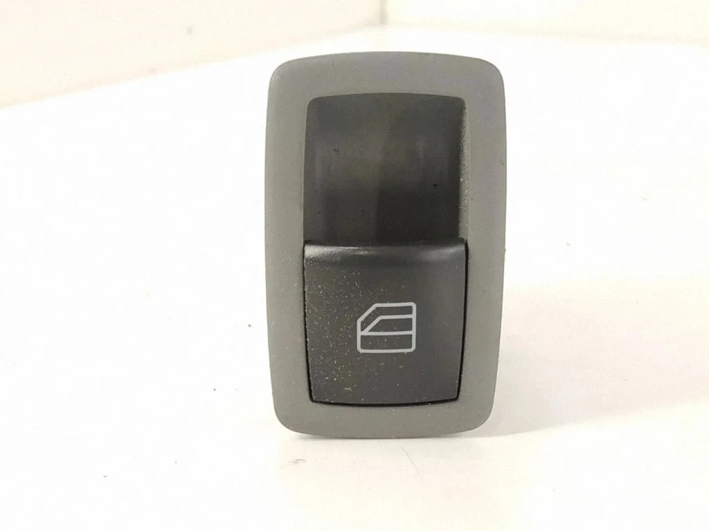 Electric window control switch – front right