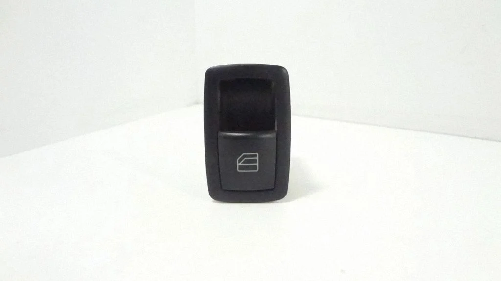 Electric window control switch – front right