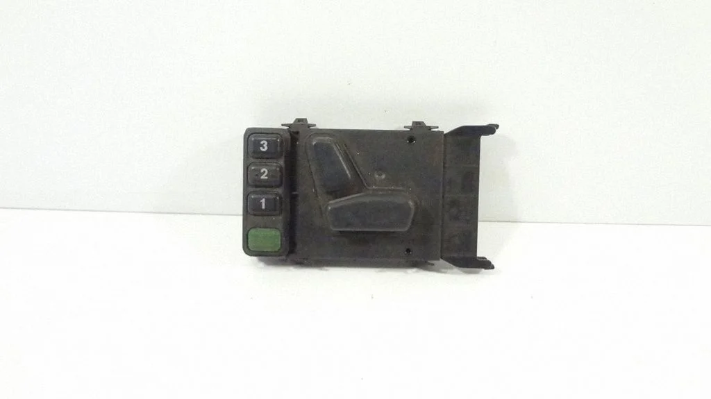 Seat control switch – front right