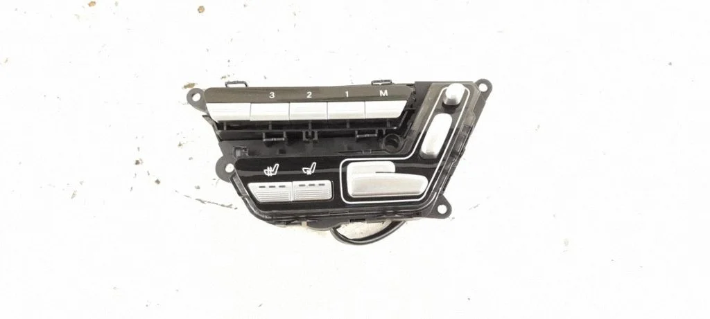 Seat control switch – front right