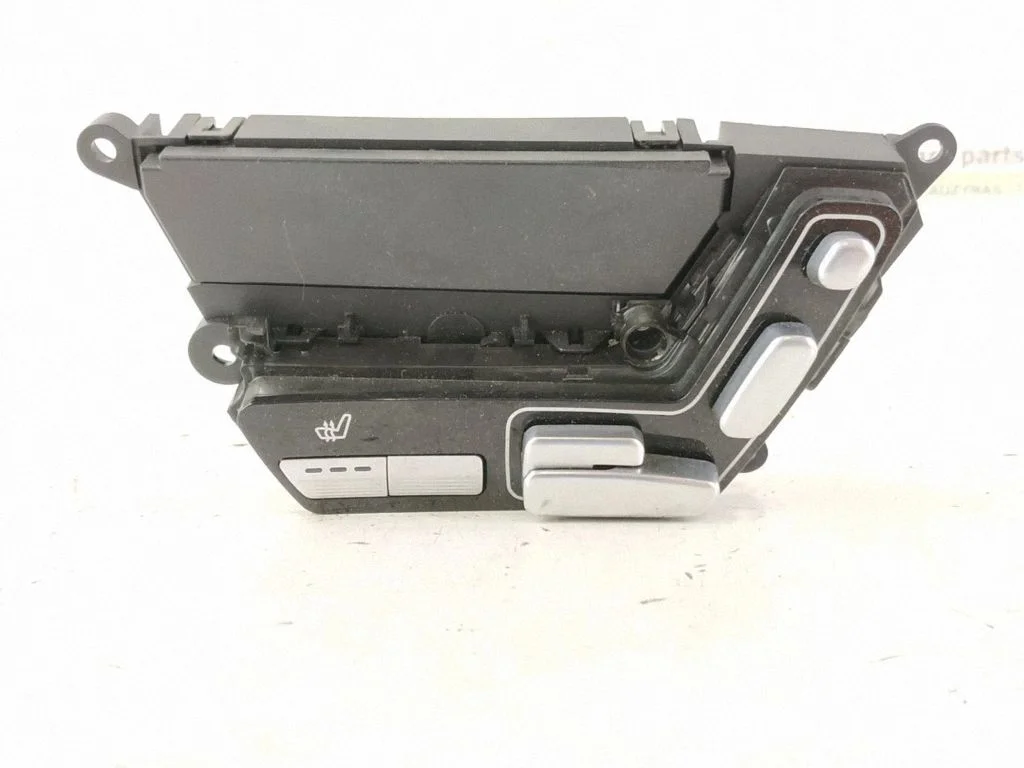 Seat control switch – front right