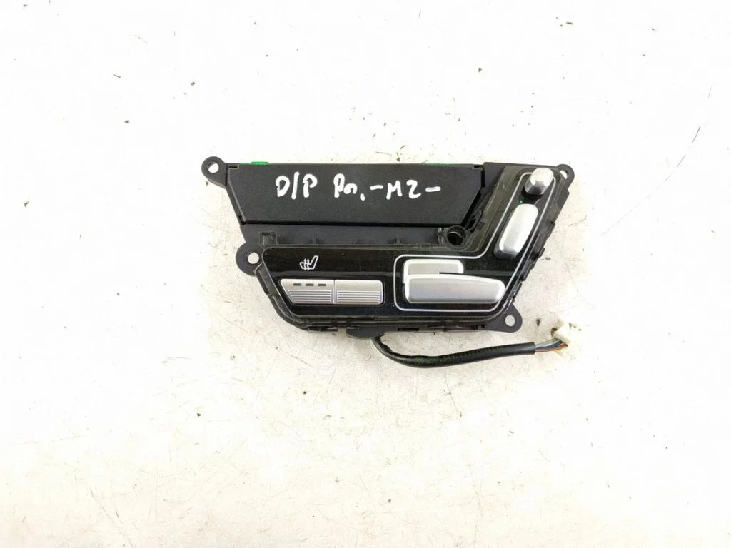 Seat control switch – front right