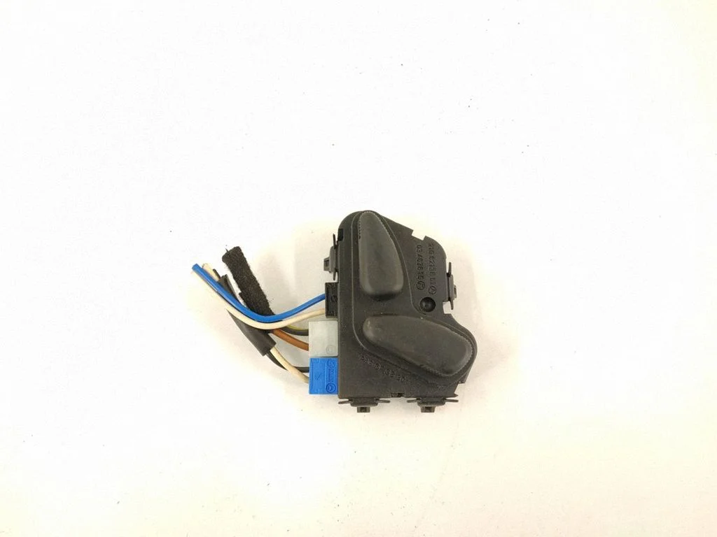 Seat control switch – front right