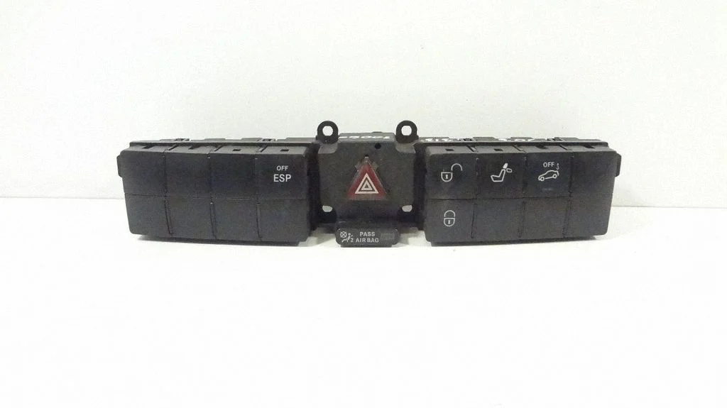 Przełącznik alarmu – Mercedes-Benz Klasa C W203 (2000-2007)