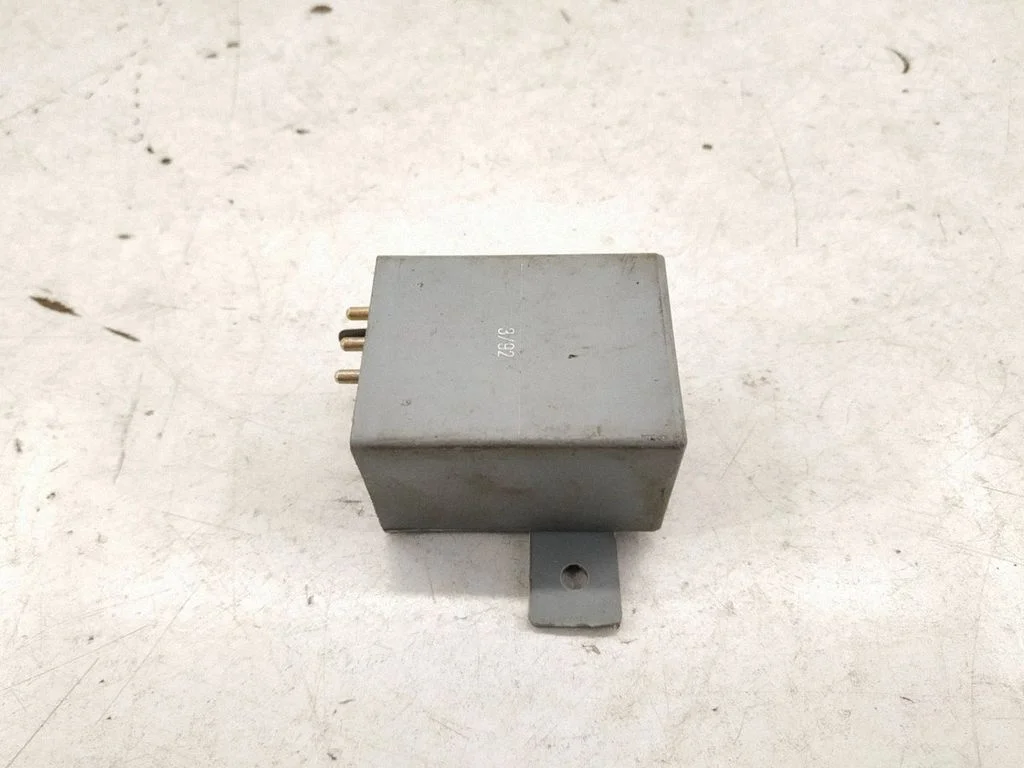 Püsikiiruse hoidiku relee – Mercedes-Benz 280 560 W126 (1981-1991)