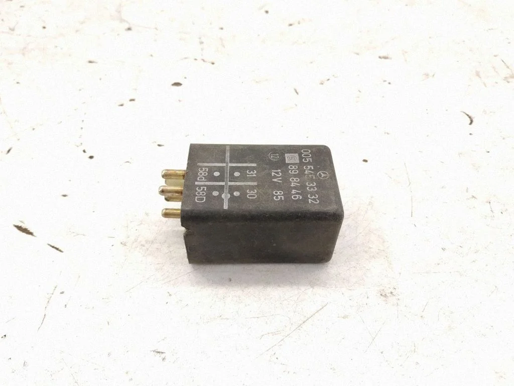 Cruise control relay – Mercedes-Benz 280 560 W126 (1981-1991)