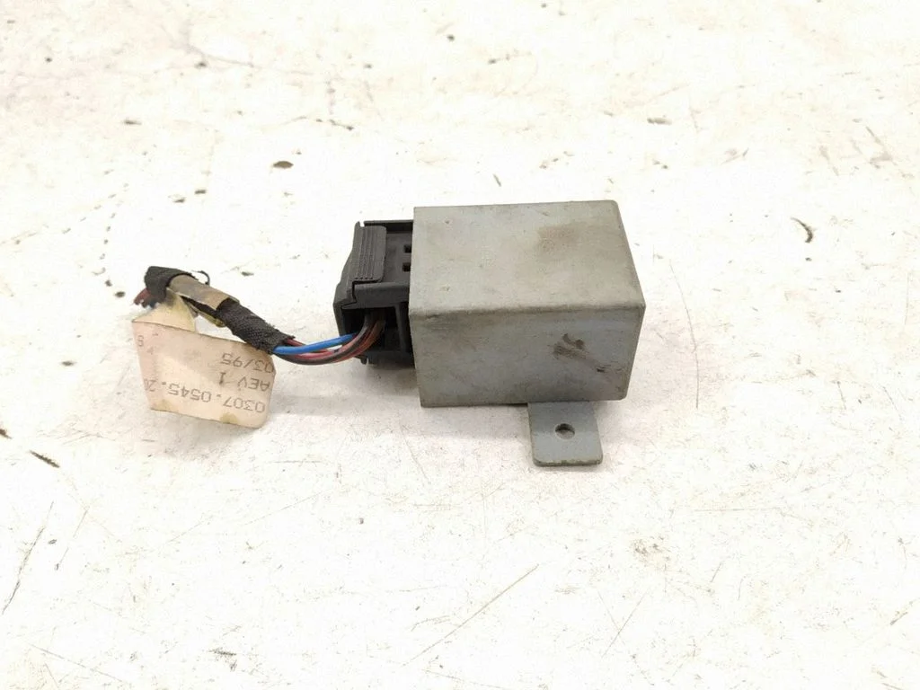 Cruise control relay – Mercedes-Benz 280 560 W126 (1981-1991)